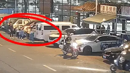 民警走進小學校園，找到了這5名同學