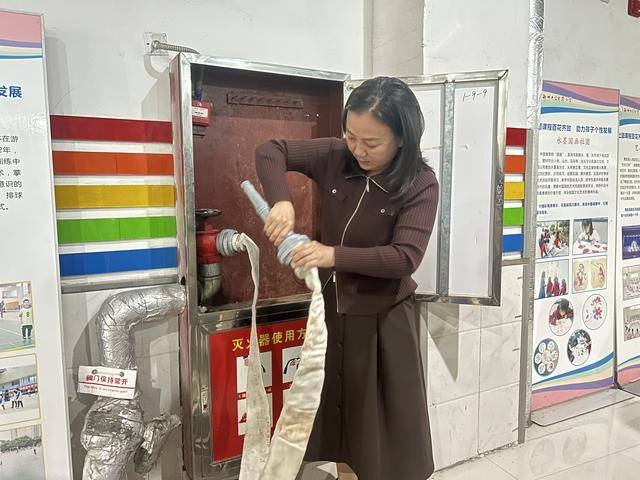 鄭州大學實驗小學開展消防安全系列教育活動