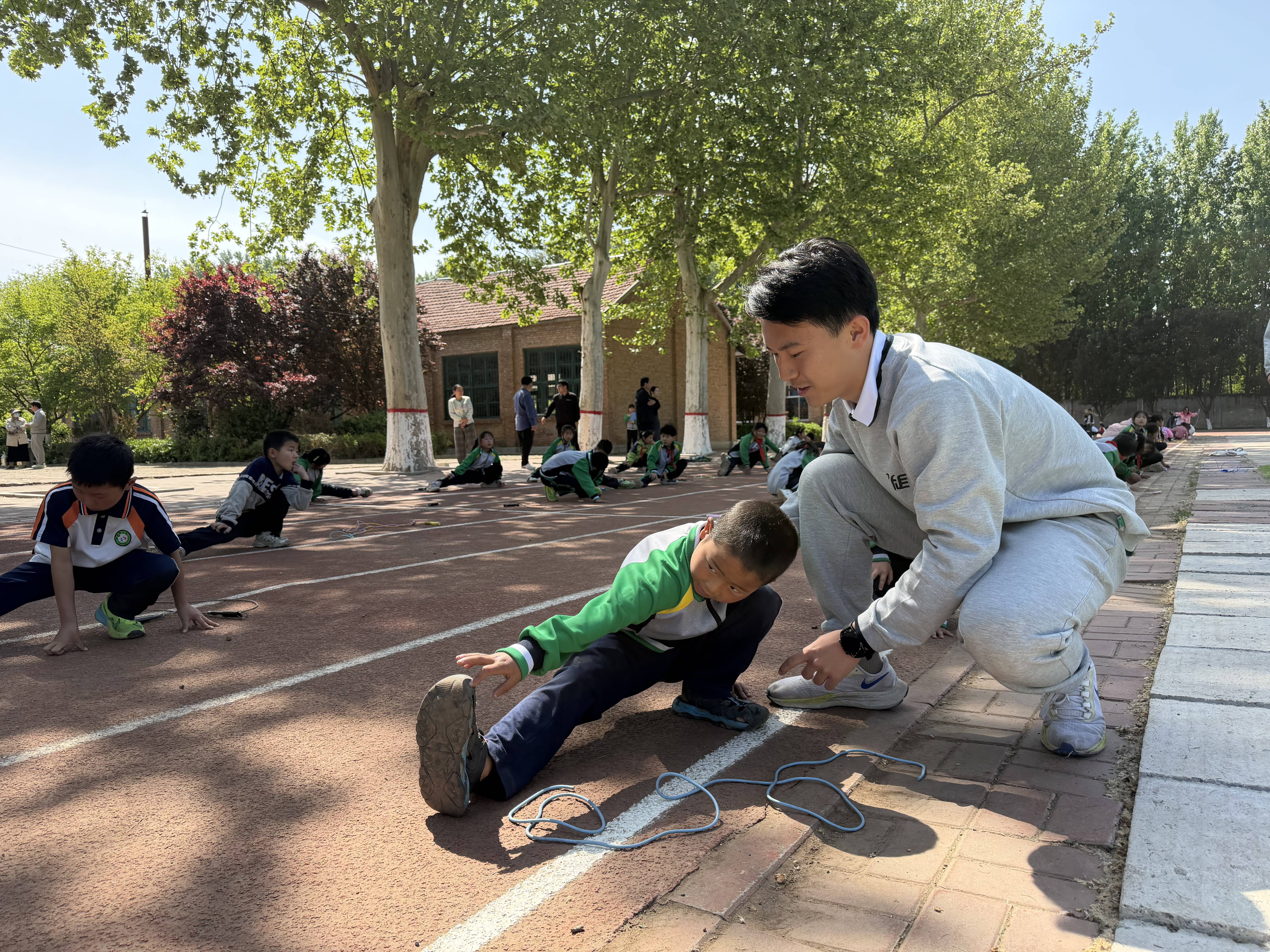 當大學生之前，先當“小先生”