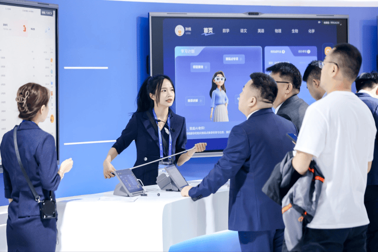 AI賦能教育全場景 希沃亮相第87屆中國教育裝備展