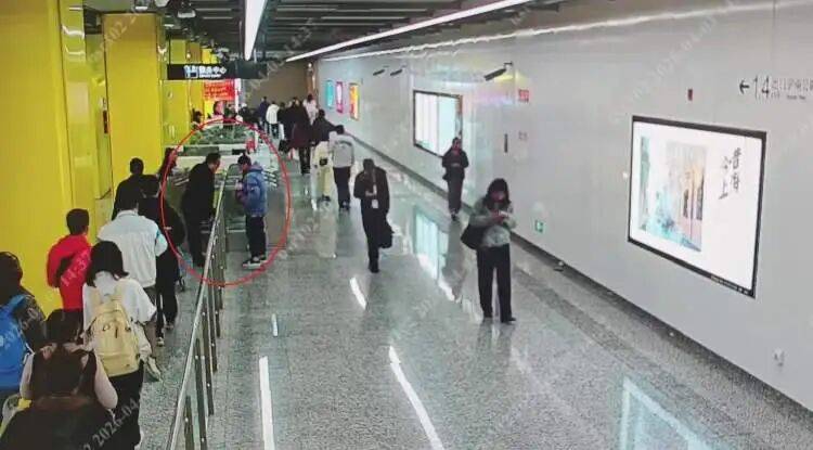 快遞員把7999元手機放門口，買家沒收到！20多天後，手機自己“報警”了