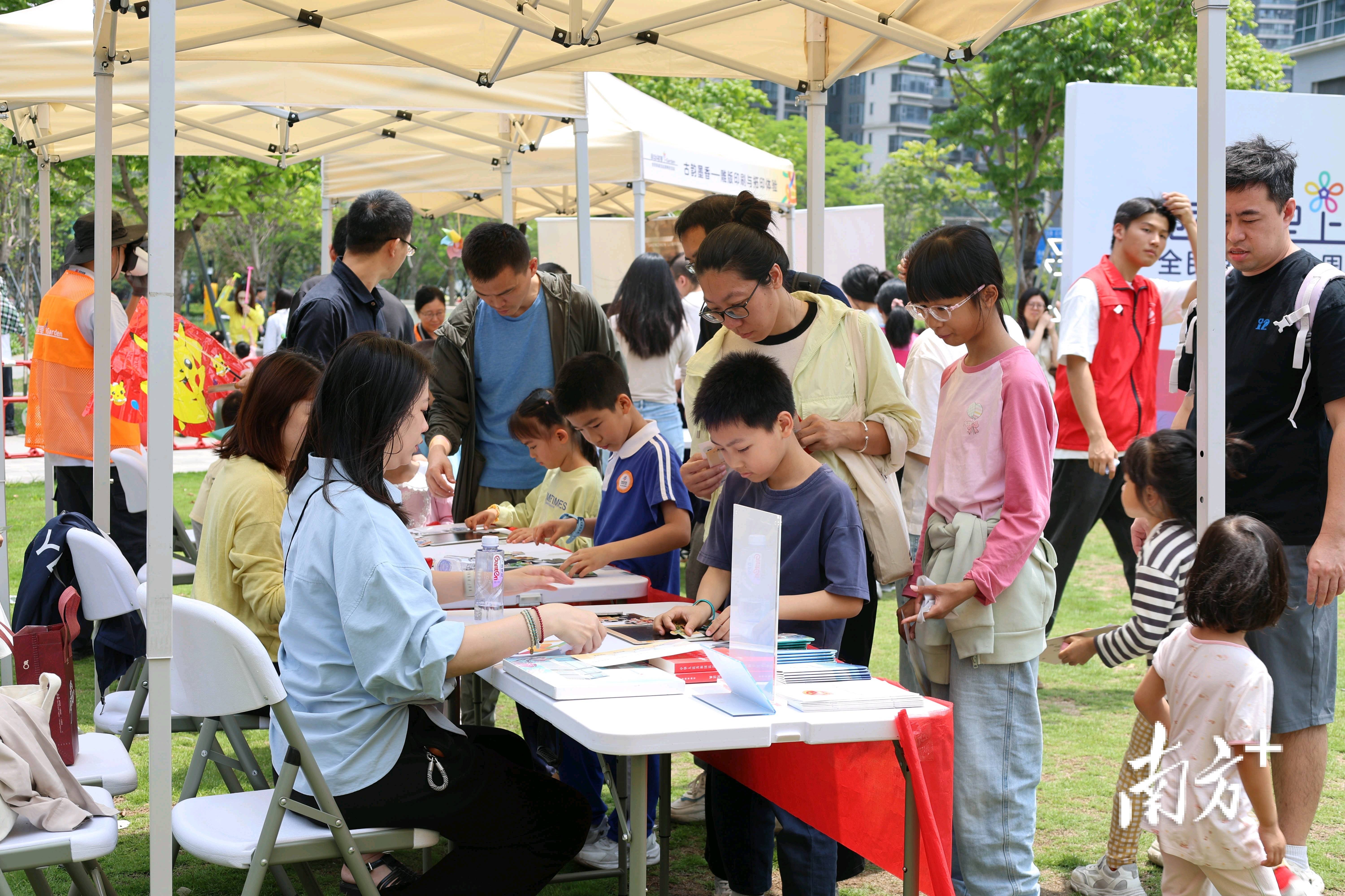 服務下沉、閱讀升溫！深圳圖書館“閱動鄰里”走進紅山社羣