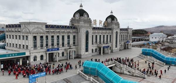 大興安嶺地區漠河市迎來今春首趟旅遊專列