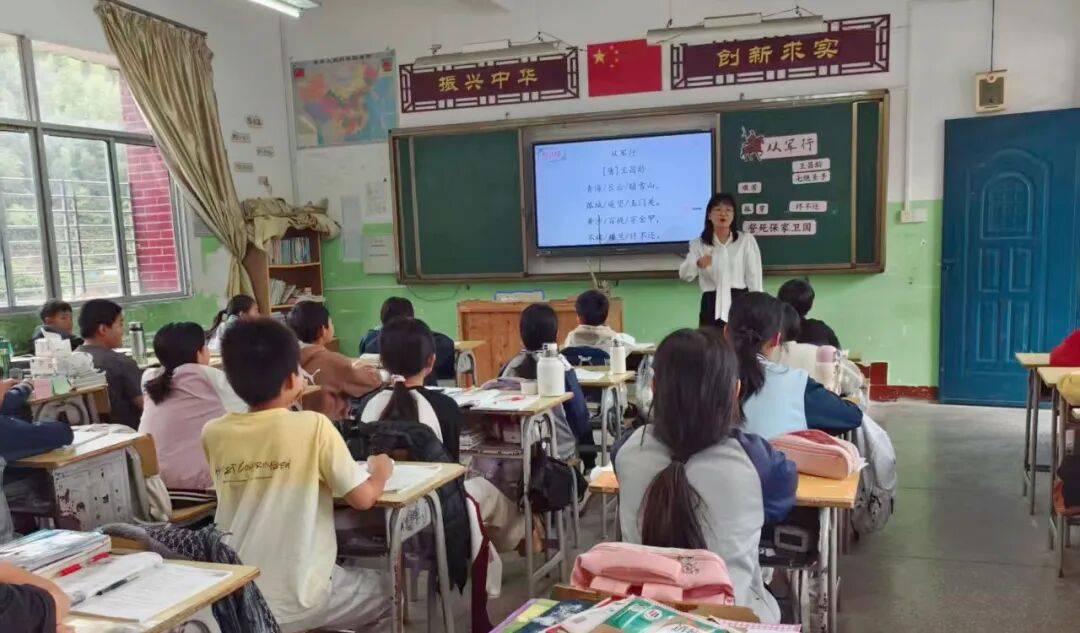 結對情誼深 共話教育夢——尋烏縣三二五小學黨員骨幹教師送教岑峰中小學活動