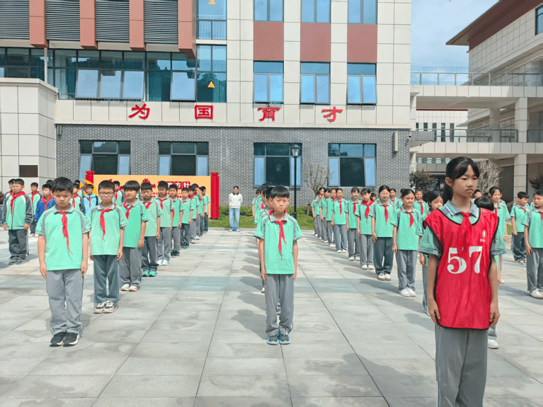 陽光體育強體魄 五育並舉促成長——尋烏縣第一小學開展陽光大課間展示活動