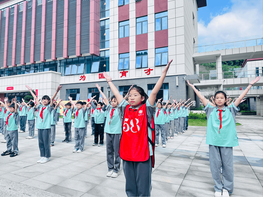 陽光體育強體魄 五育並舉促成長——尋烏縣第一小學開展陽光大課間展示活動